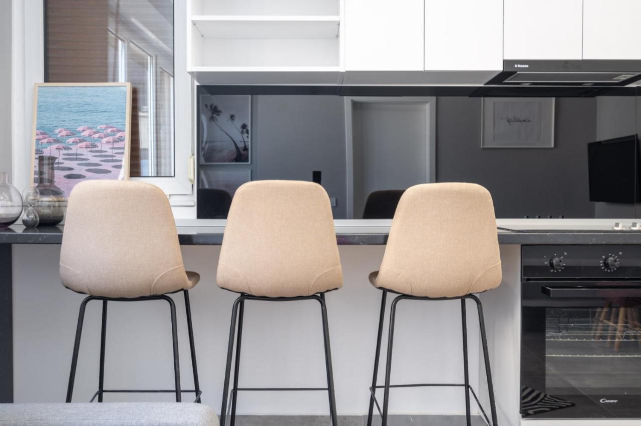 Minimalist Design Apartament In Magheru Bukarest Eksteriør billede