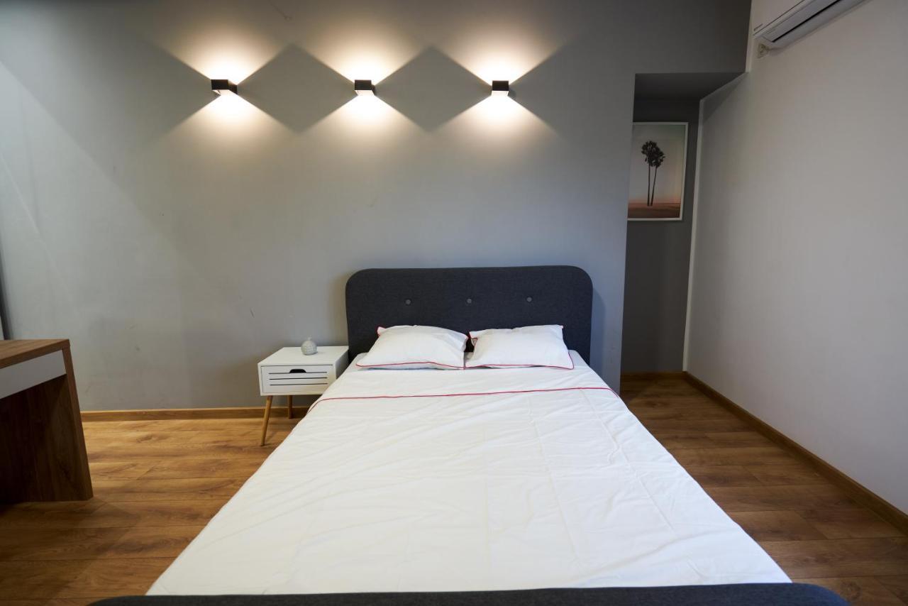 Minimalist Design Apartament In Magheru Bukarest Eksteriør billede