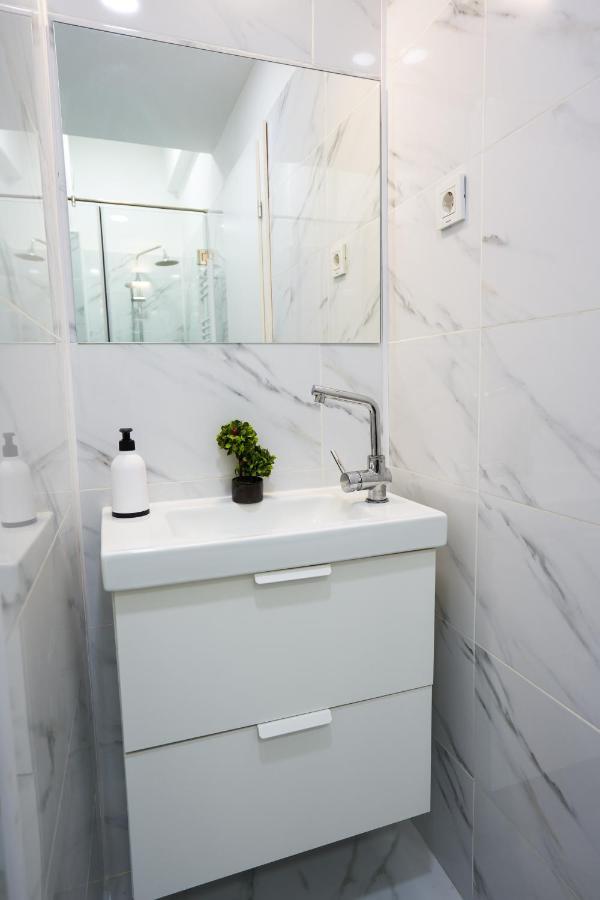 Minimalist Design Apartament In Magheru Bukarest Eksteriør billede